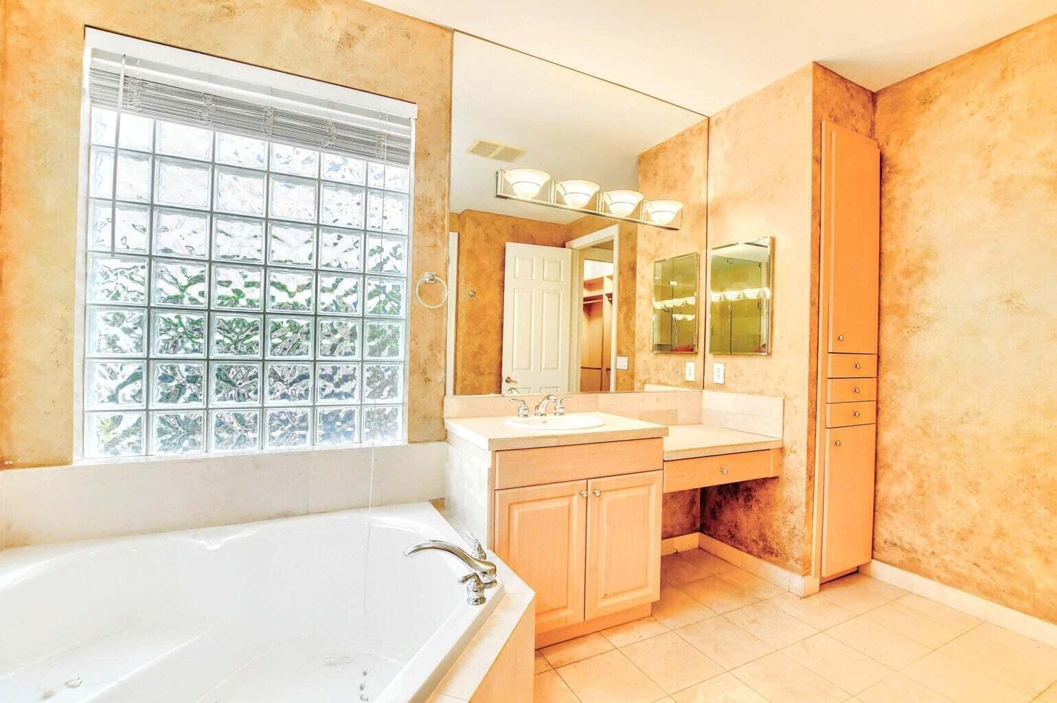 CAPELLA 1 - Residential Lease