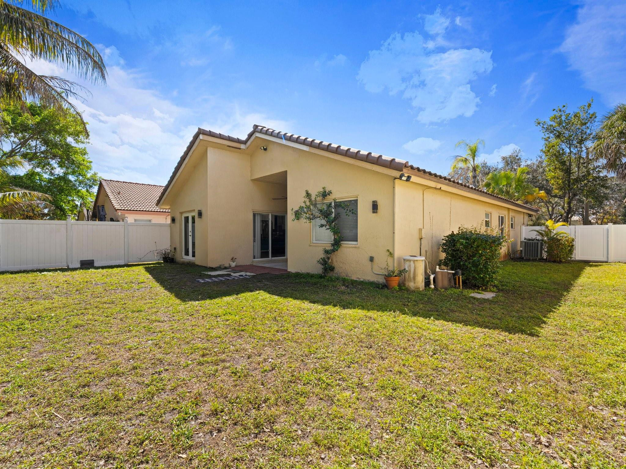 CRYSTAL POINTE - Residential