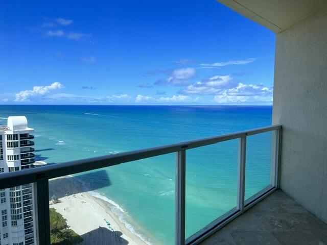 LA PERLA CONDO - Residential Lease