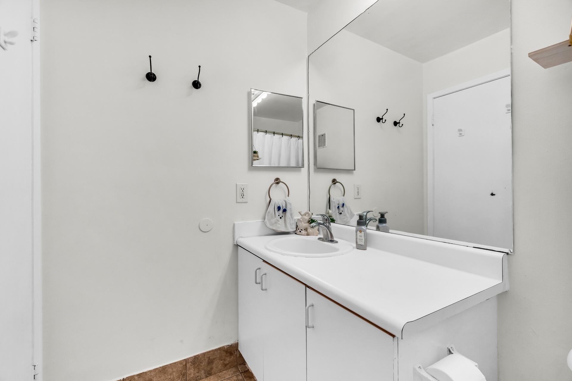 LAKEVIEW AT THE HAMMOCKS CONDO E - Residential