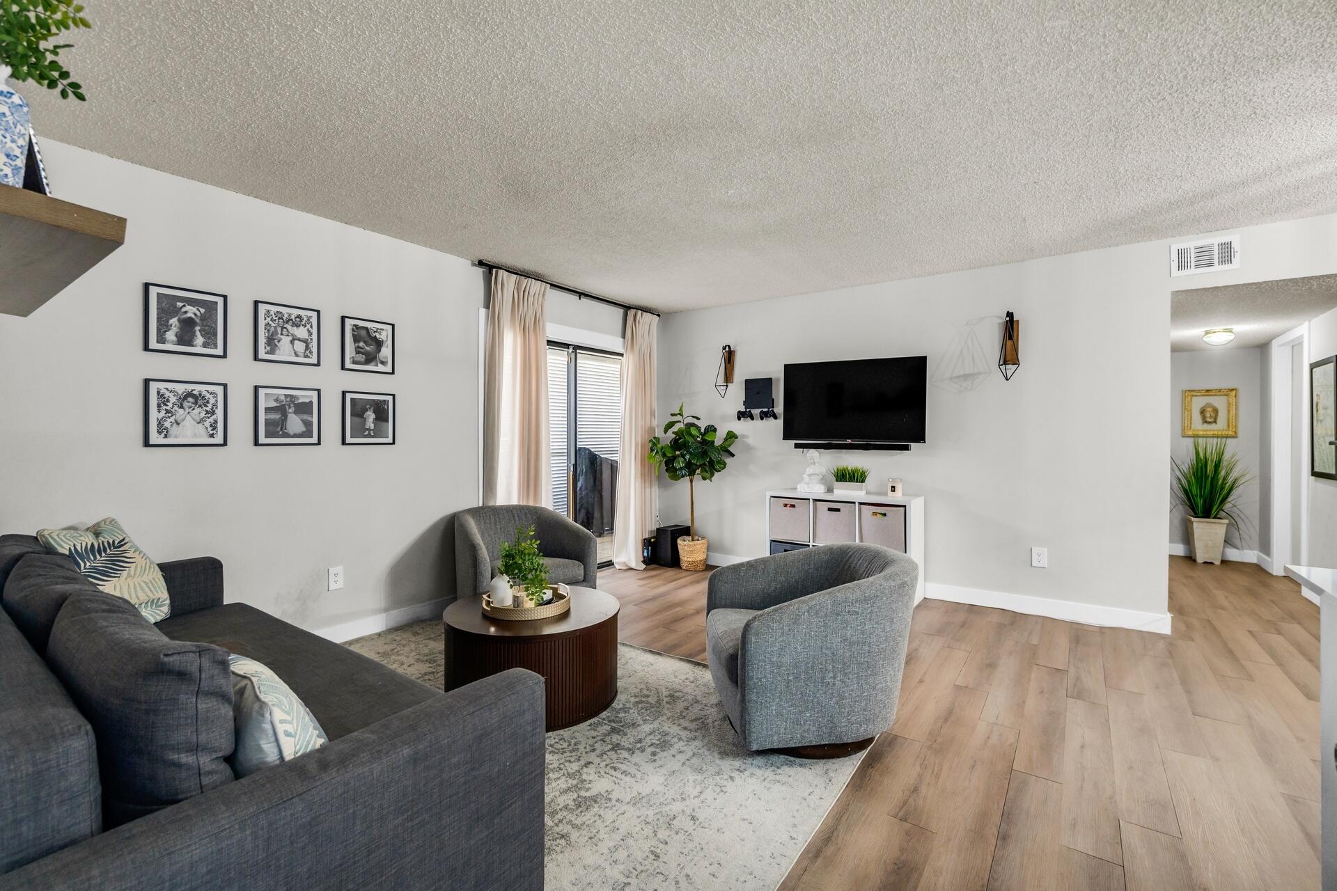 LAKEVIEW AT THE HAMMOCKS CONDO E - Residential