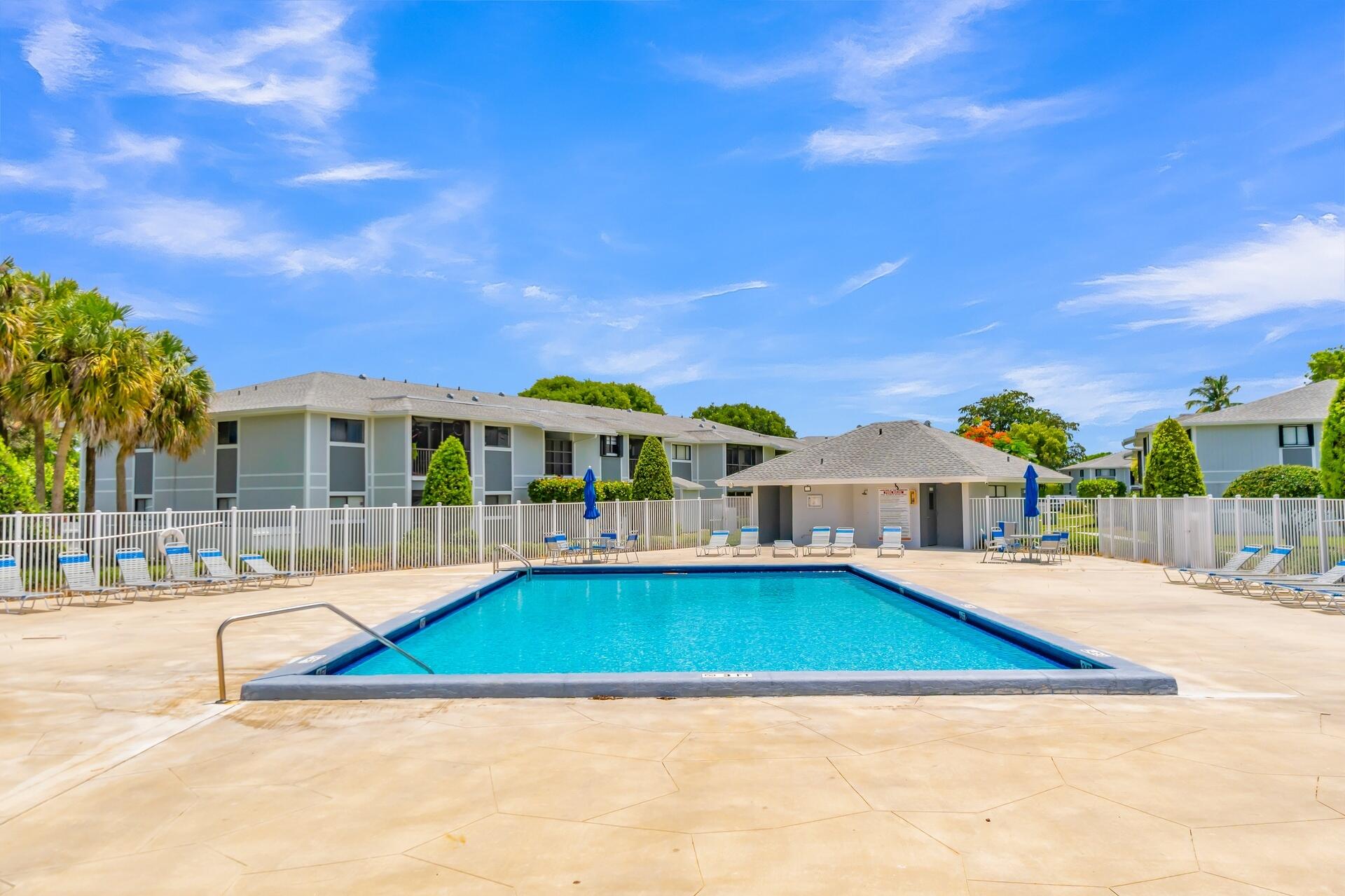 LAKEVIEW AT THE HAMMOCKS CONDO E - Residential