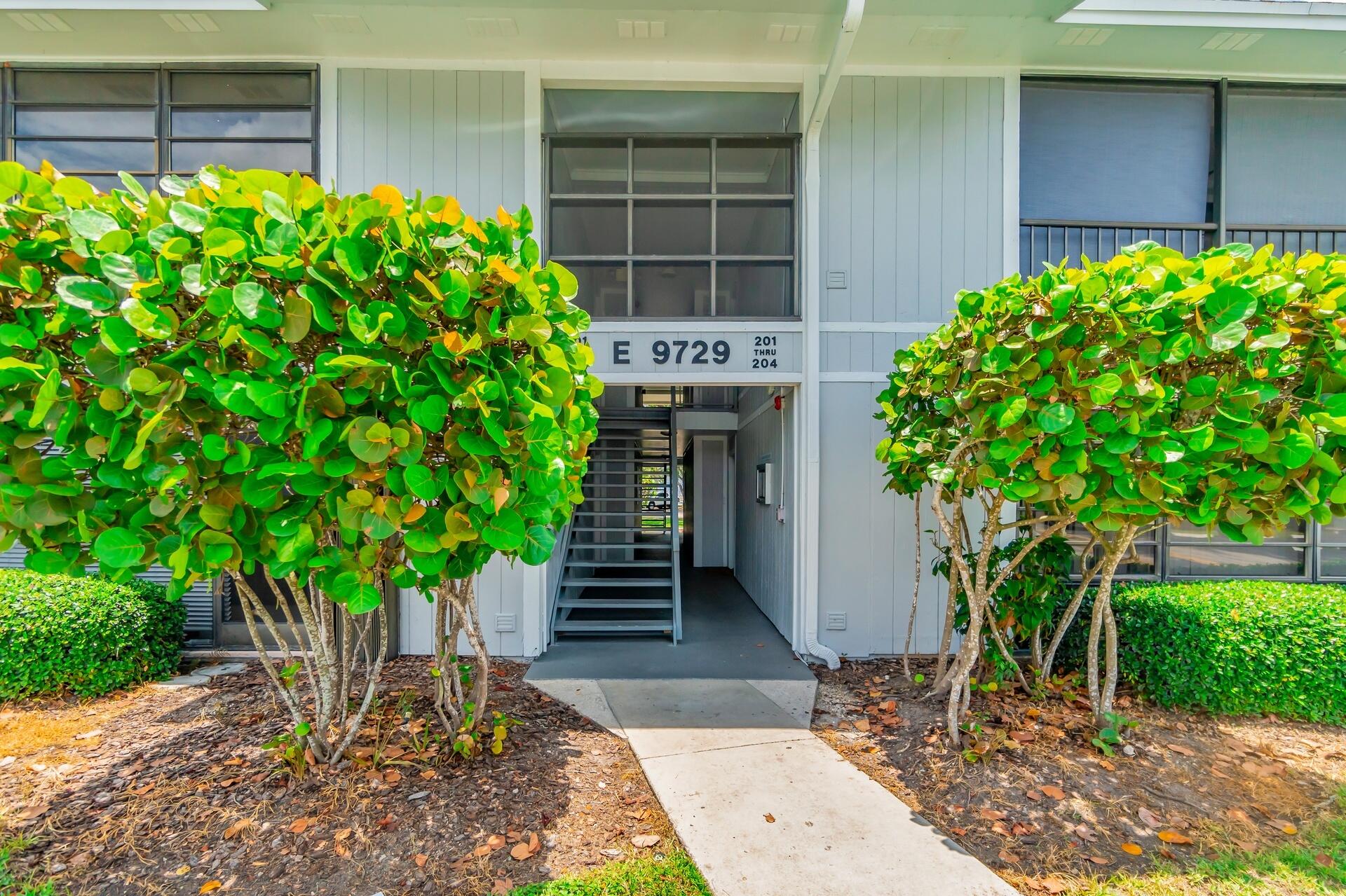 LAKEVIEW AT THE HAMMOCKS CONDO E - Residential
