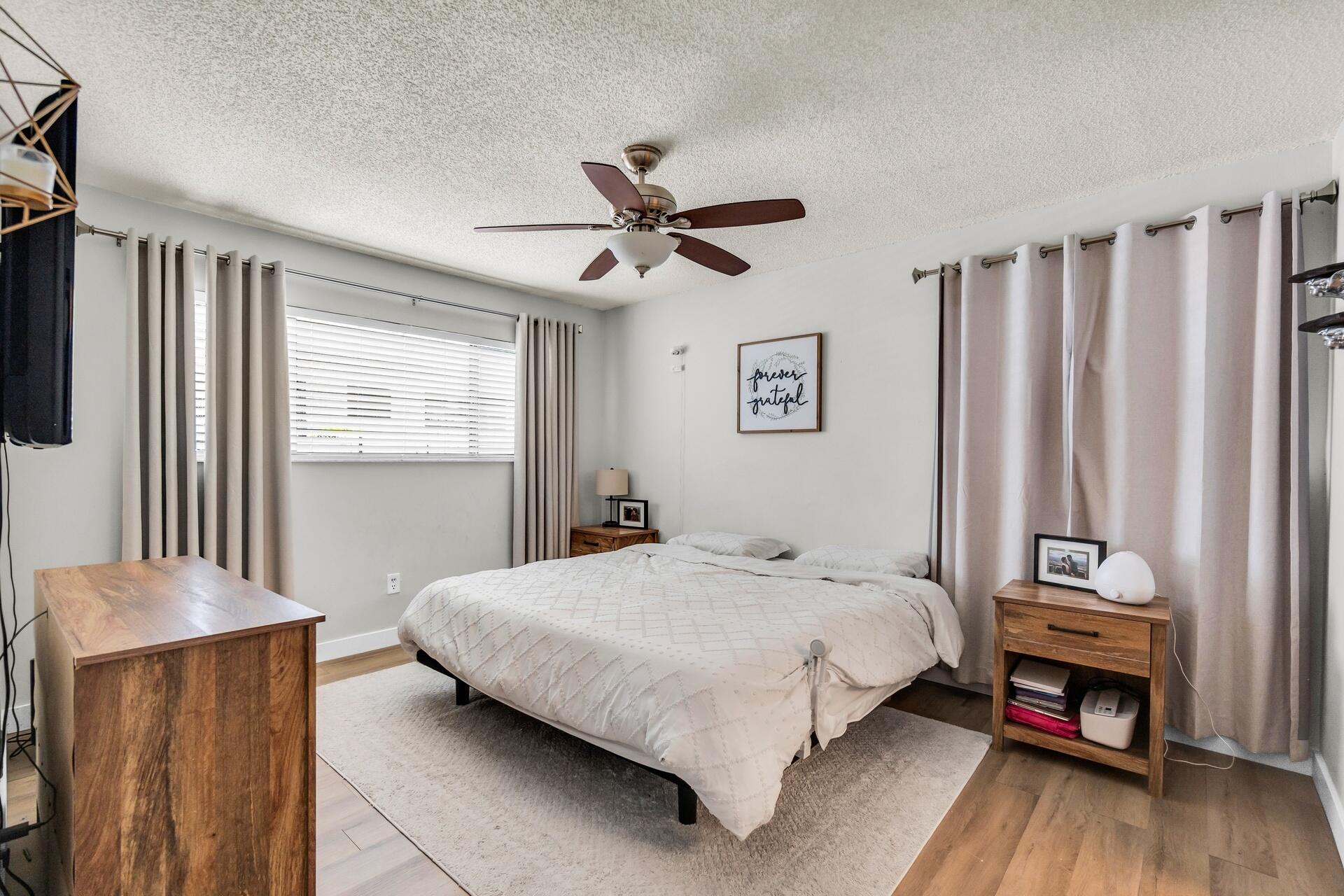 LAKEVIEW AT THE HAMMOCKS CONDO E - Residential
