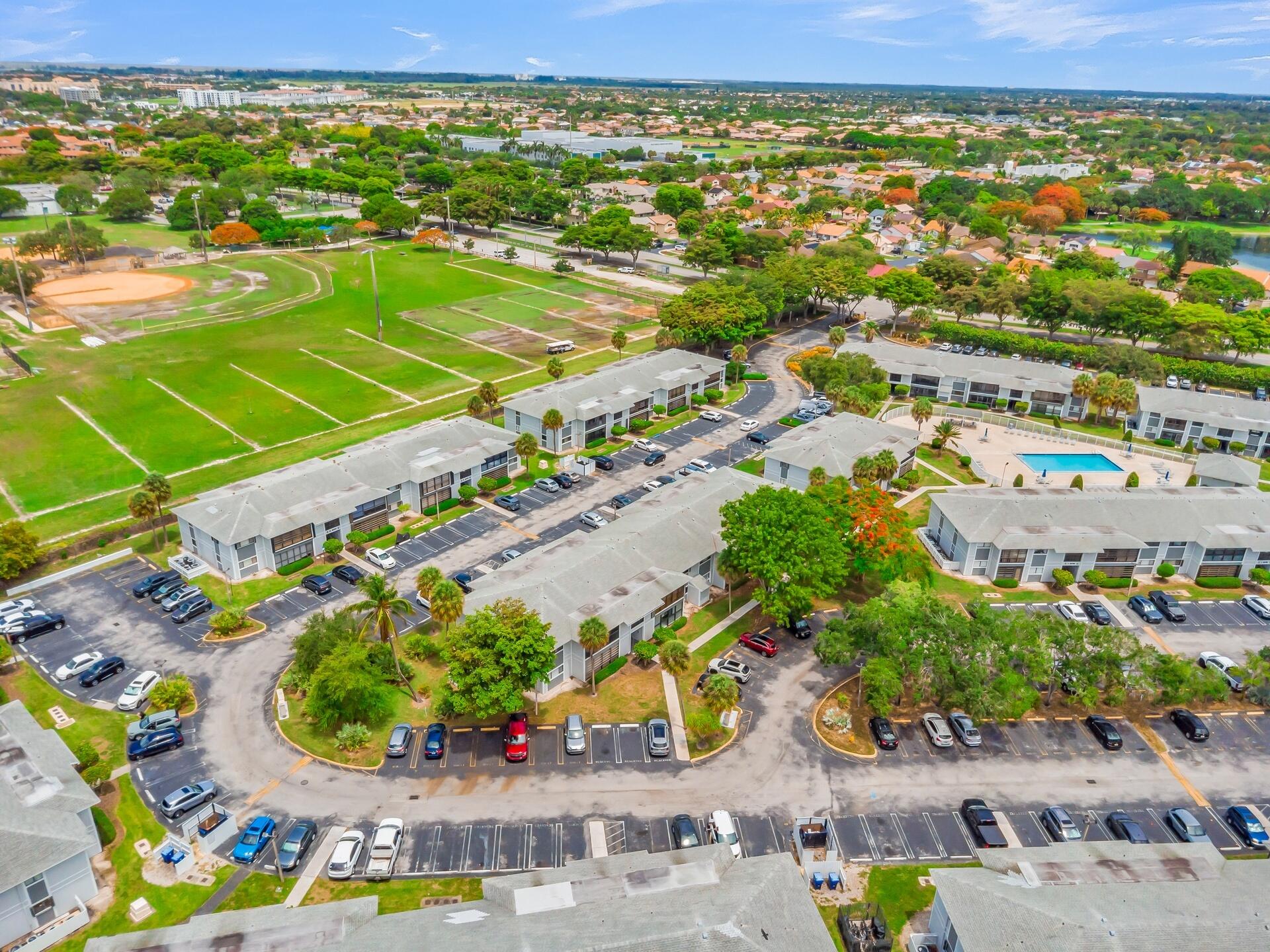 LAKEVIEW AT THE HAMMOCKS CONDO E - Residential