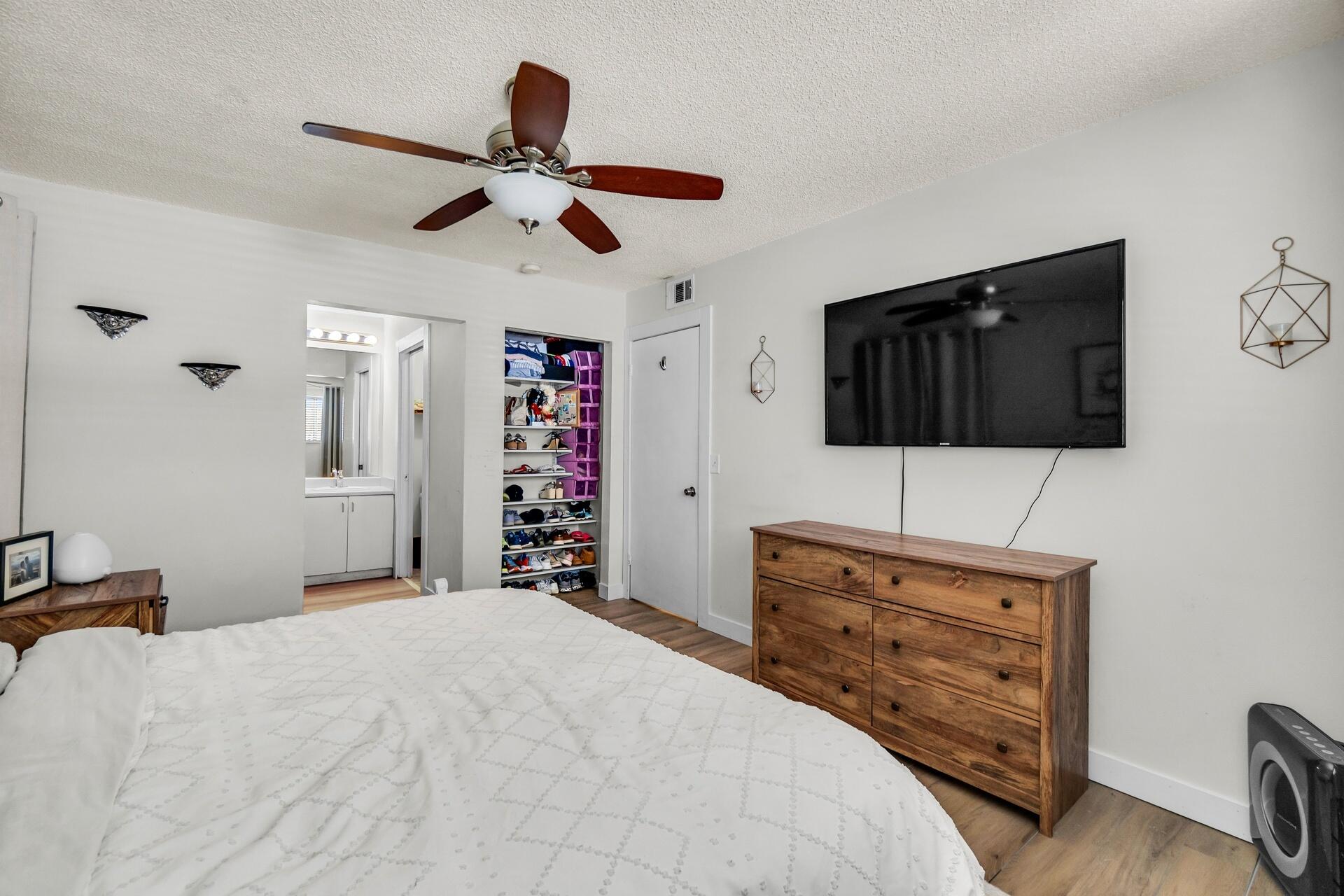 LAKEVIEW AT THE HAMMOCKS CONDO E - Residential
