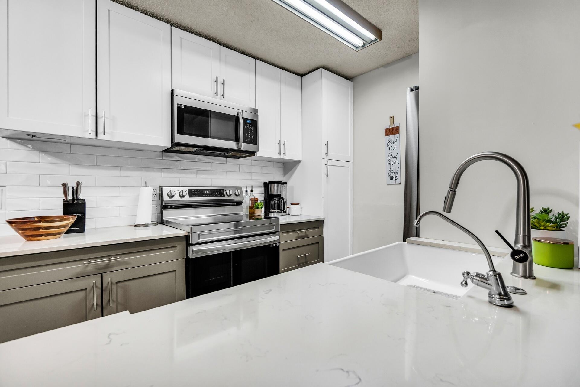 LAKEVIEW AT THE HAMMOCKS CONDO E - Residential