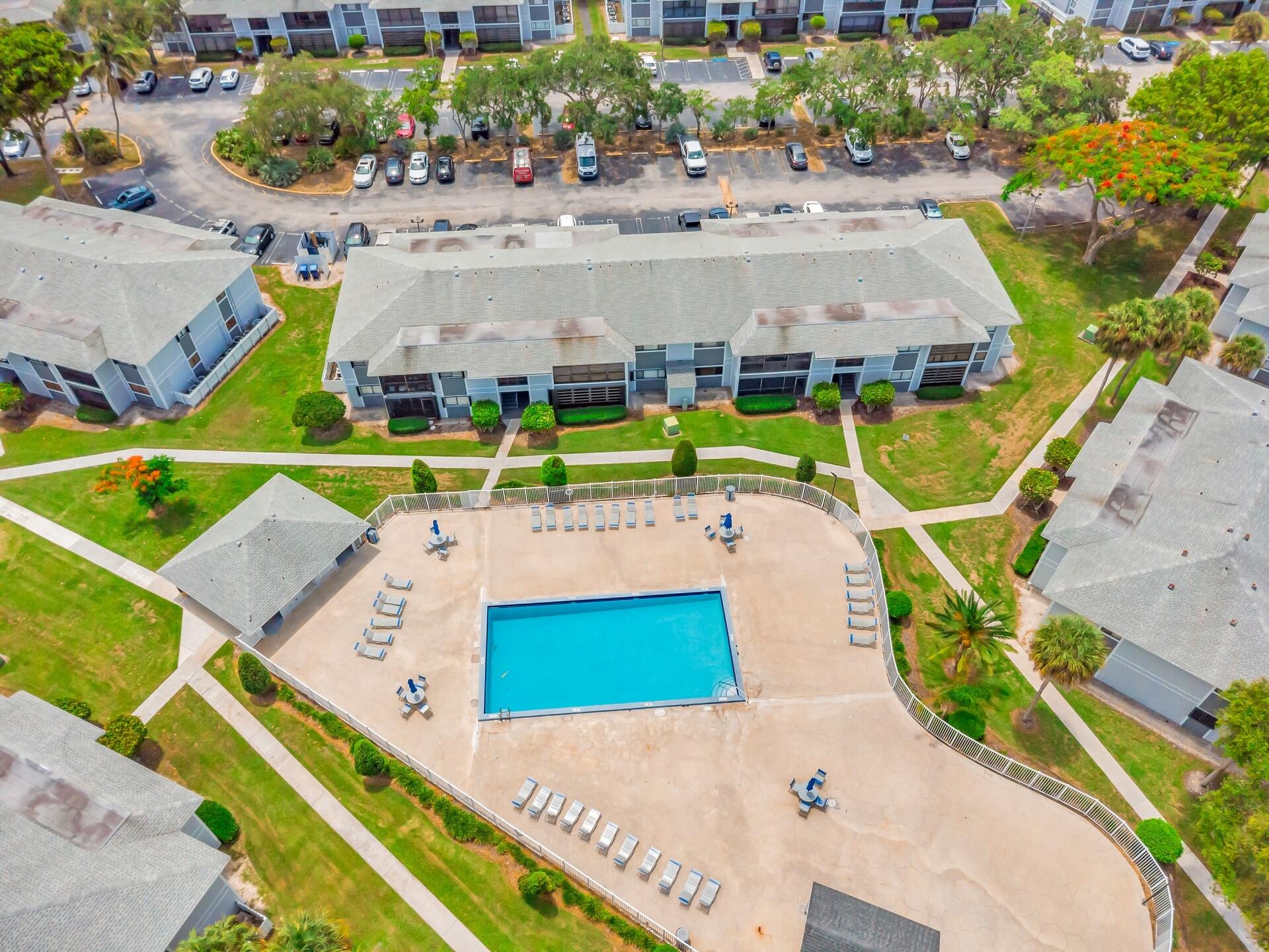 LAKEVIEW AT THE HAMMOCKS CONDO E - Residential