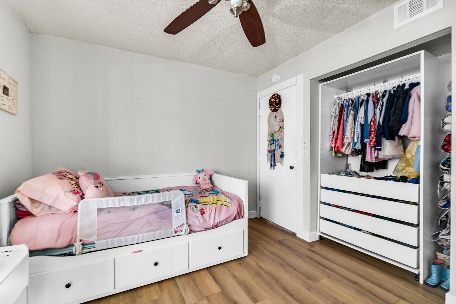 LAKEVIEW AT THE HAMMOCKS CONDO E - Residential