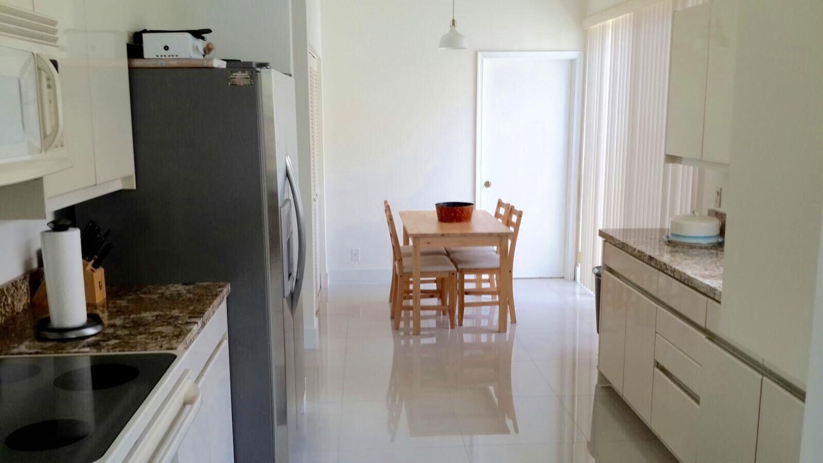 WHISPER TRACE PAR 8 ARVIDA COUNTRY CLUB - Residential Lease