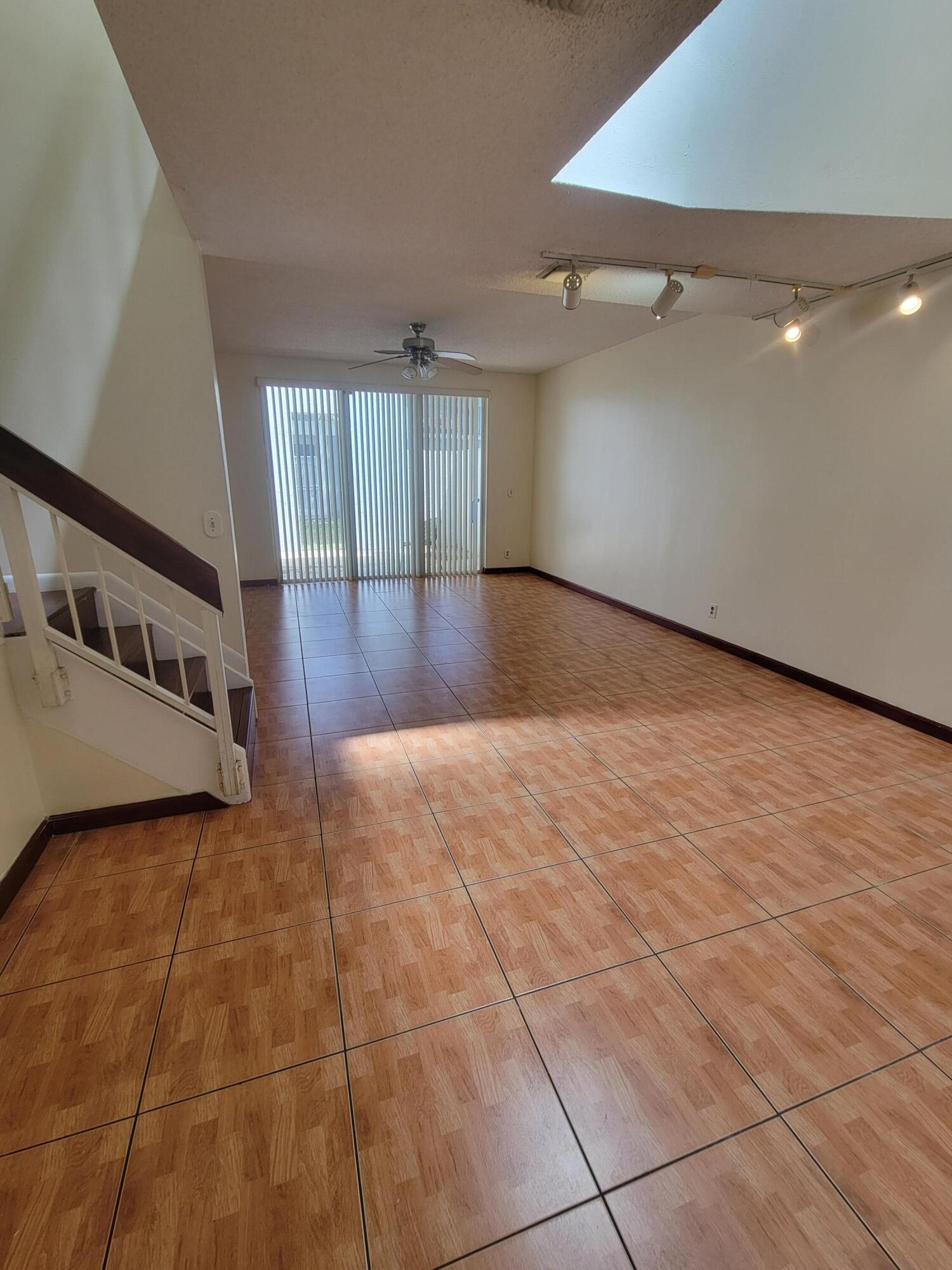 CROSS CREEK TOWNHOMES PLAT - Residential Lease