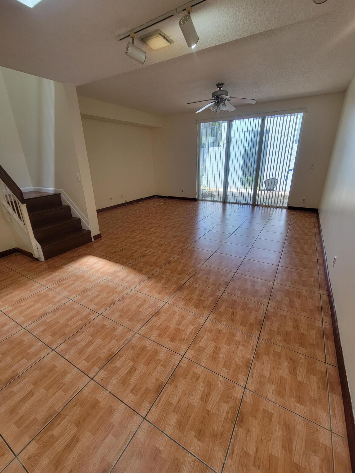 CROSS CREEK TOWNHOMES PLAT - Residential Lease