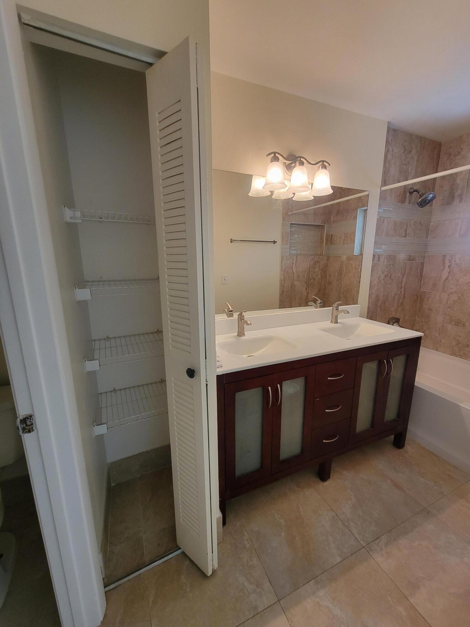 CROSS CREEK TOWNHOMES PLAT - Residential Lease