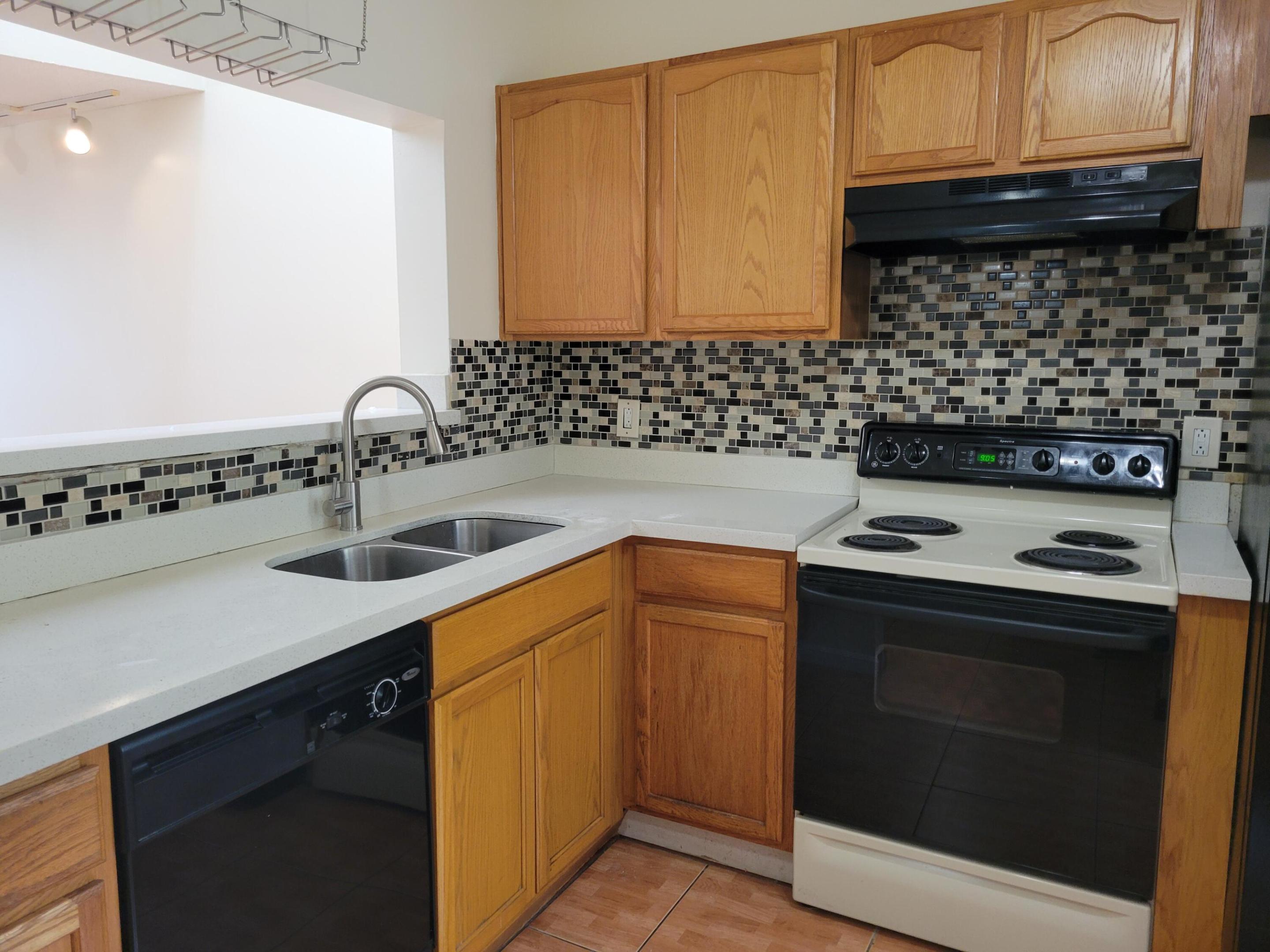 CROSS CREEK TOWNHOMES PLAT - Residential Lease