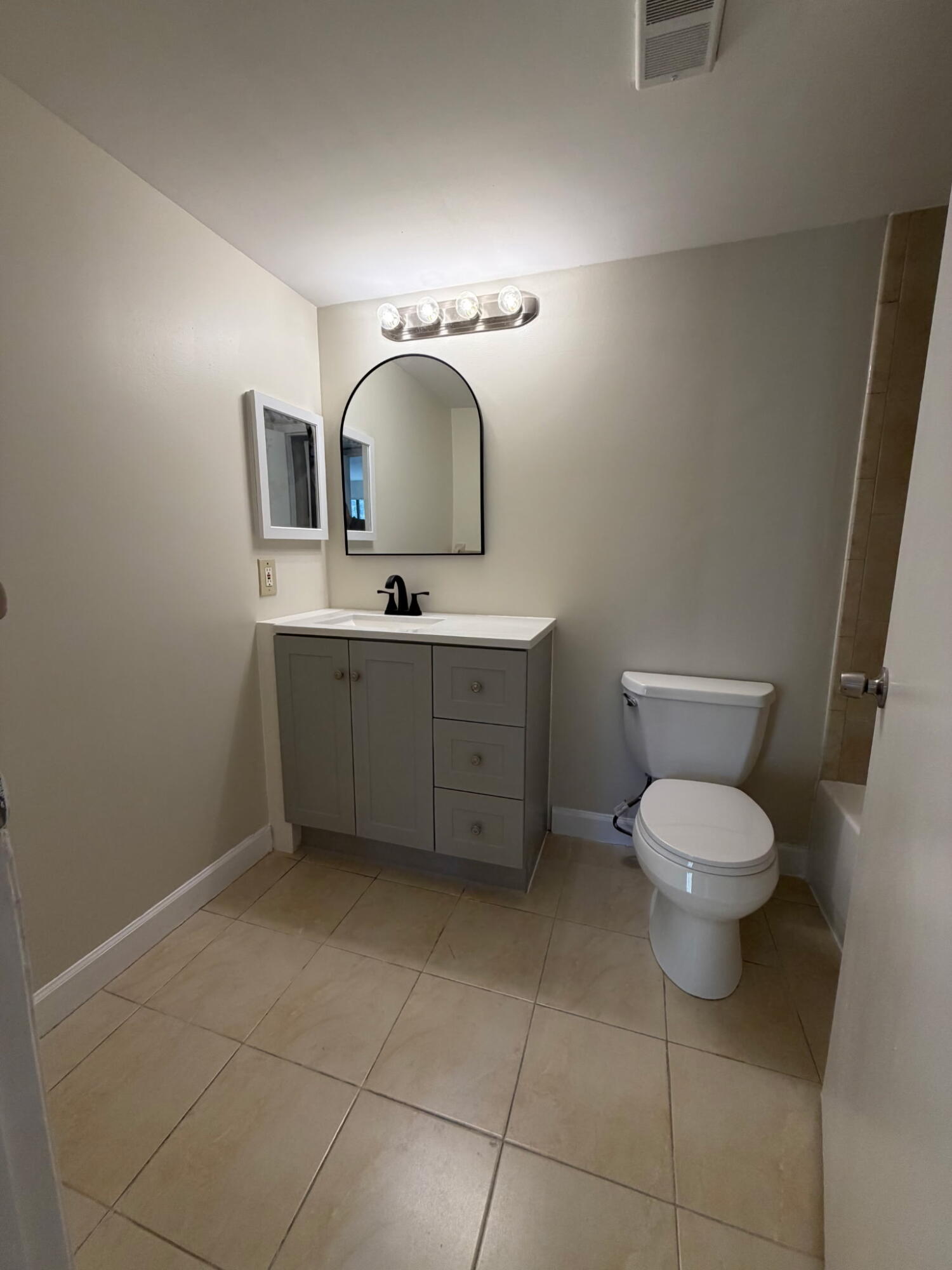 HOLLYWOOD PARC CONDOMINIUM - Residential Lease