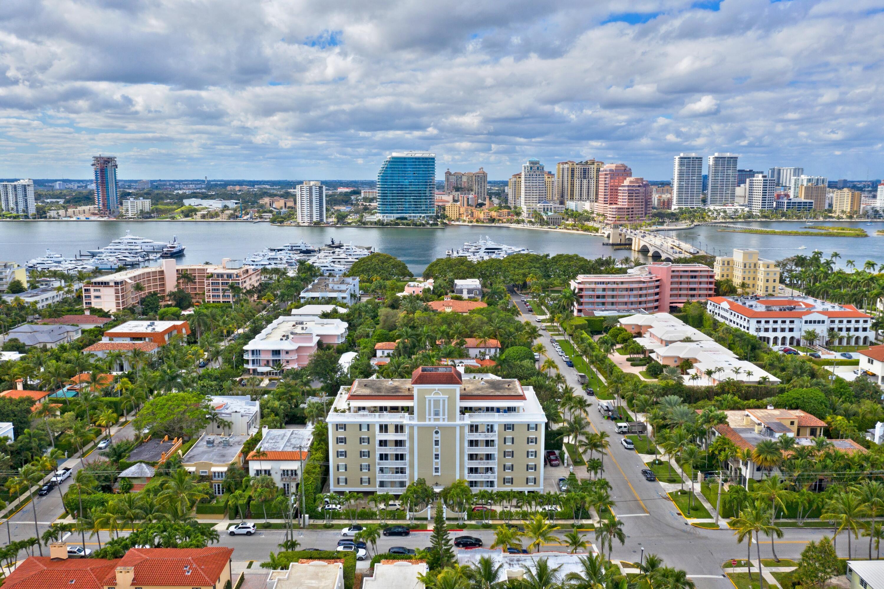 THREE THIRTY COCOANUT ROW CONDO - Residential