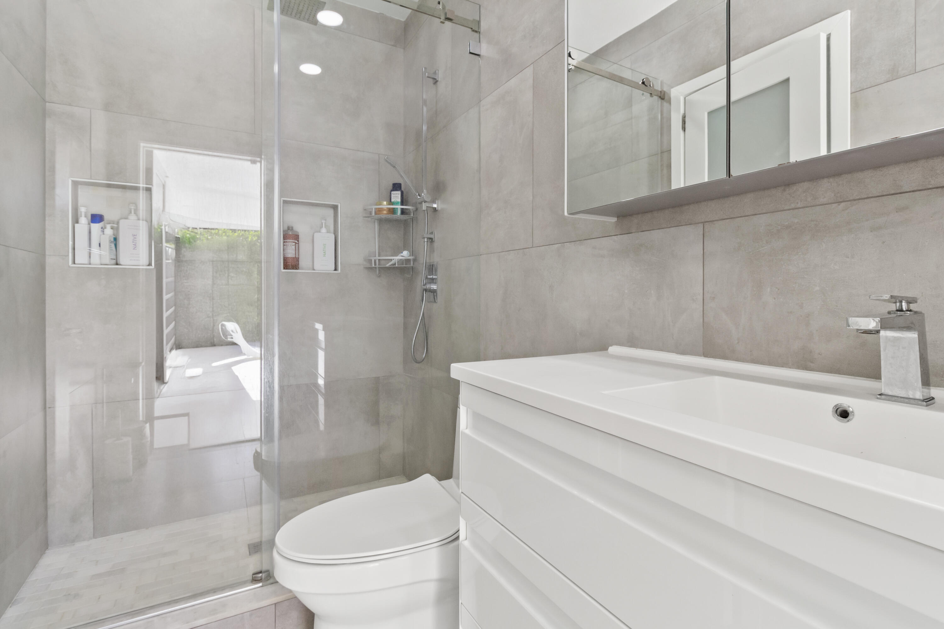 HIGHLAND GARDENS 3RD ADDN - Residential Lease