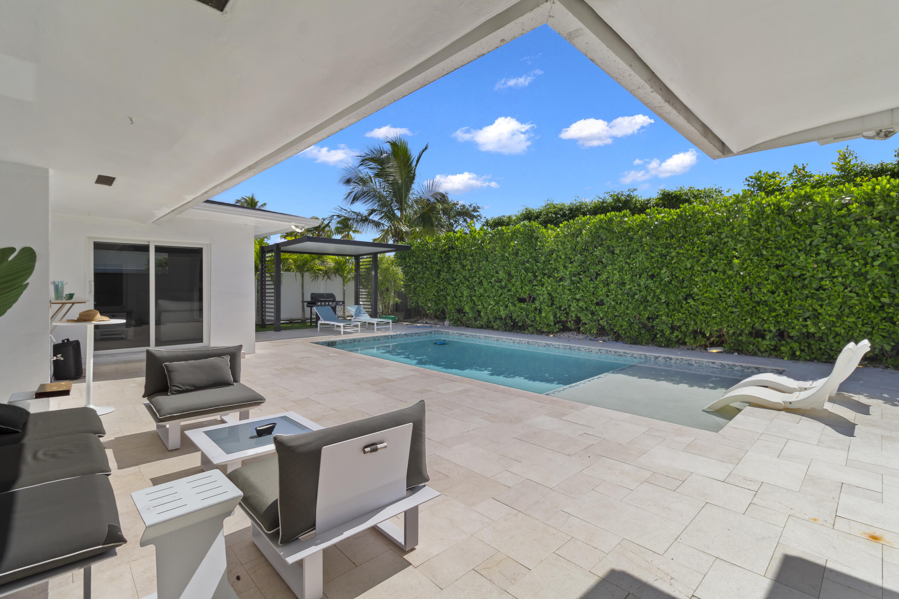 HIGHLAND GARDENS 3RD ADDN - Residential Lease