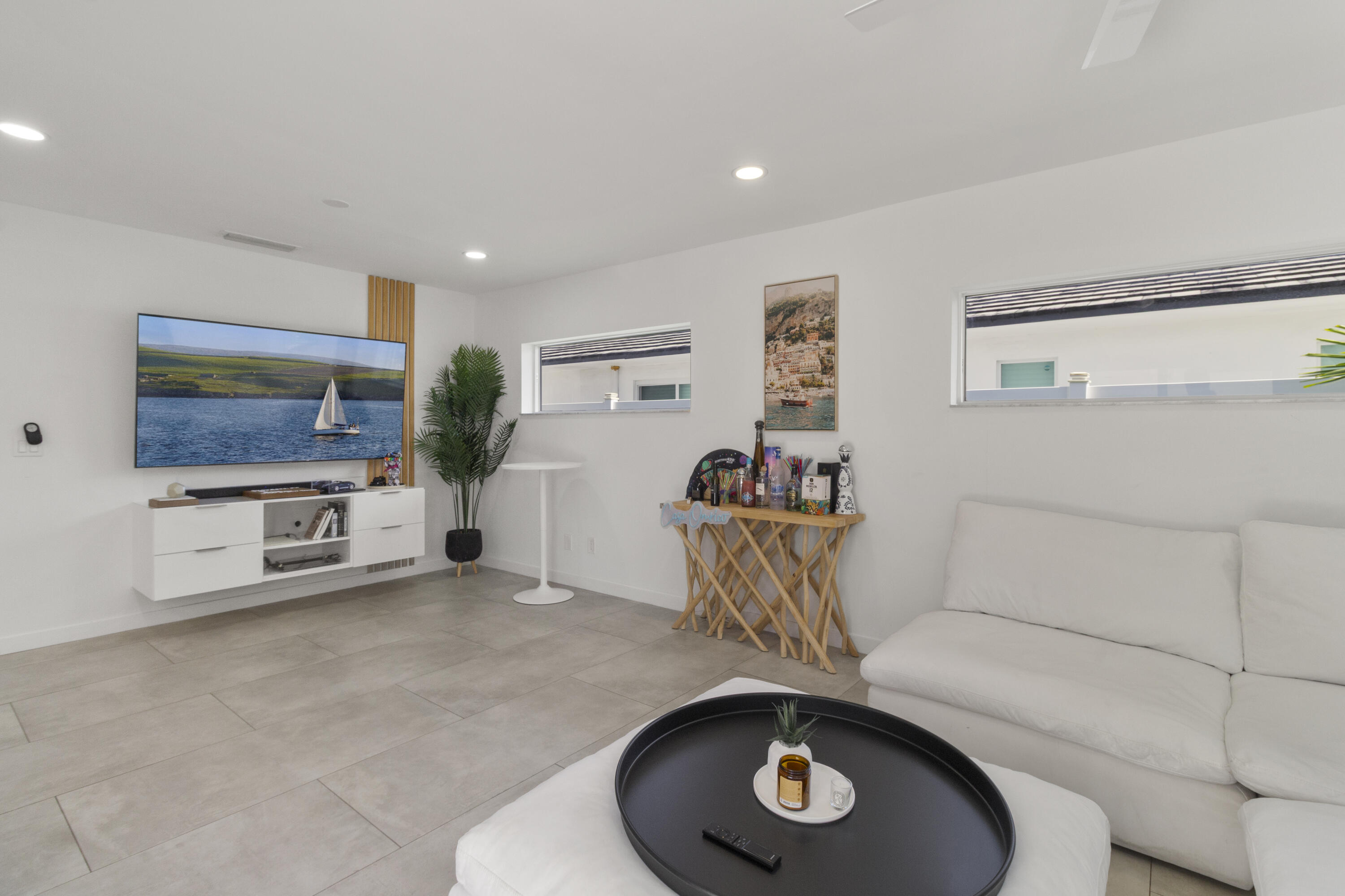 HIGHLAND GARDENS 3RD ADDN - Residential Lease