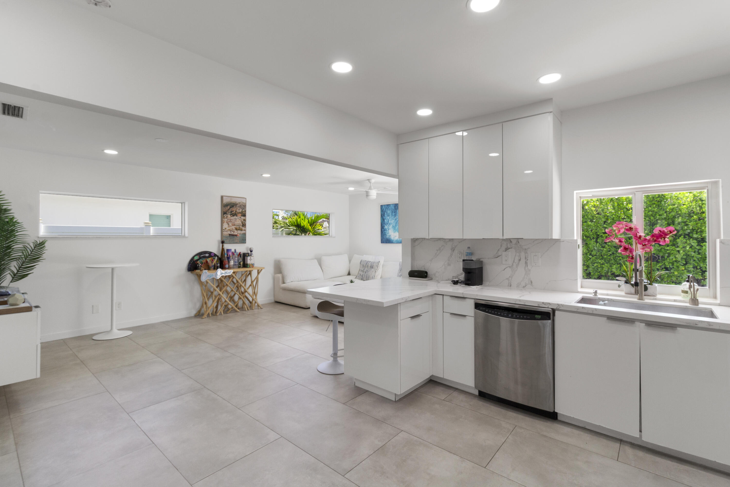 HIGHLAND GARDENS 3RD ADDN - Residential Lease