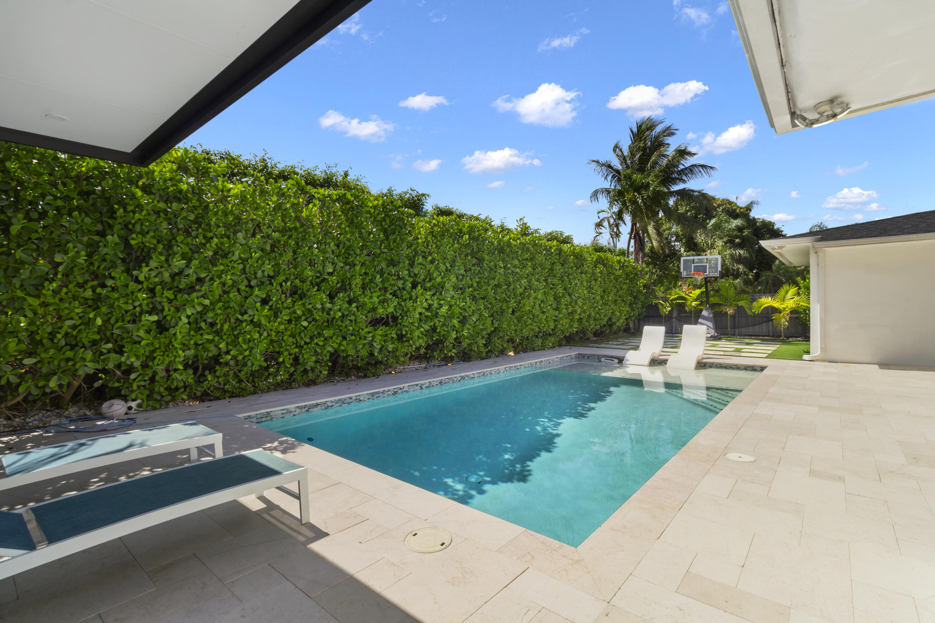 HIGHLAND GARDENS 3RD ADDN - Residential Lease
