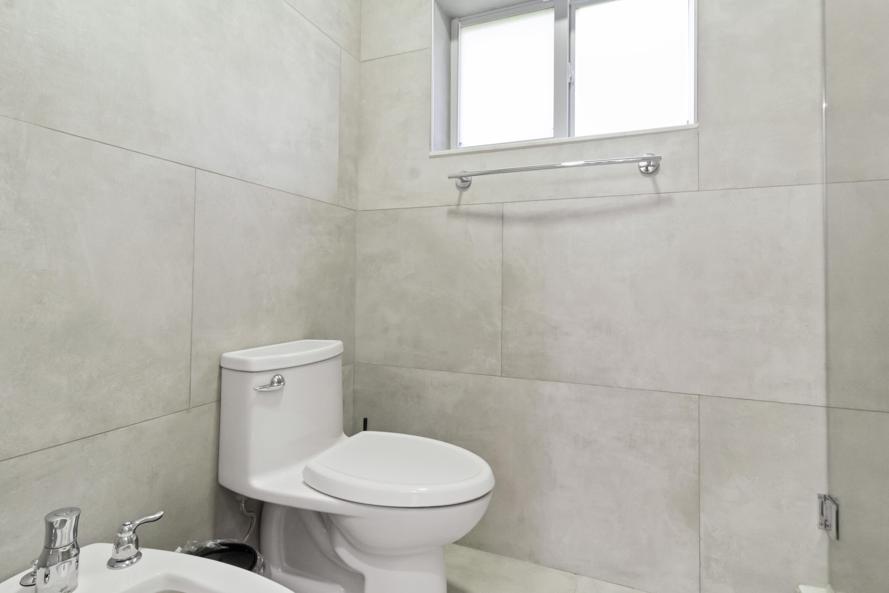 HIGHLAND GARDENS 3RD ADDN - Residential Lease