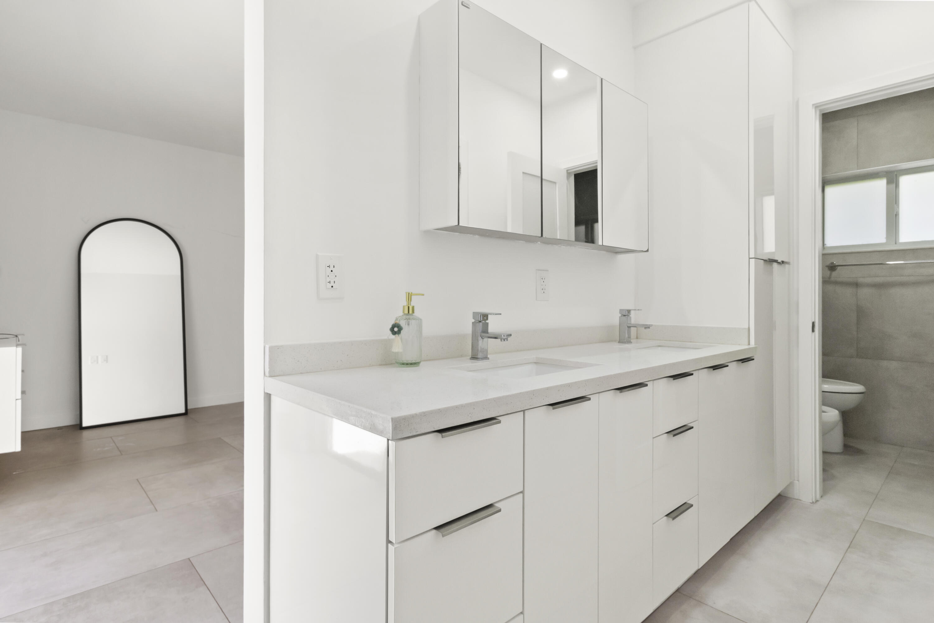 HIGHLAND GARDENS 3RD ADDN - Residential Lease