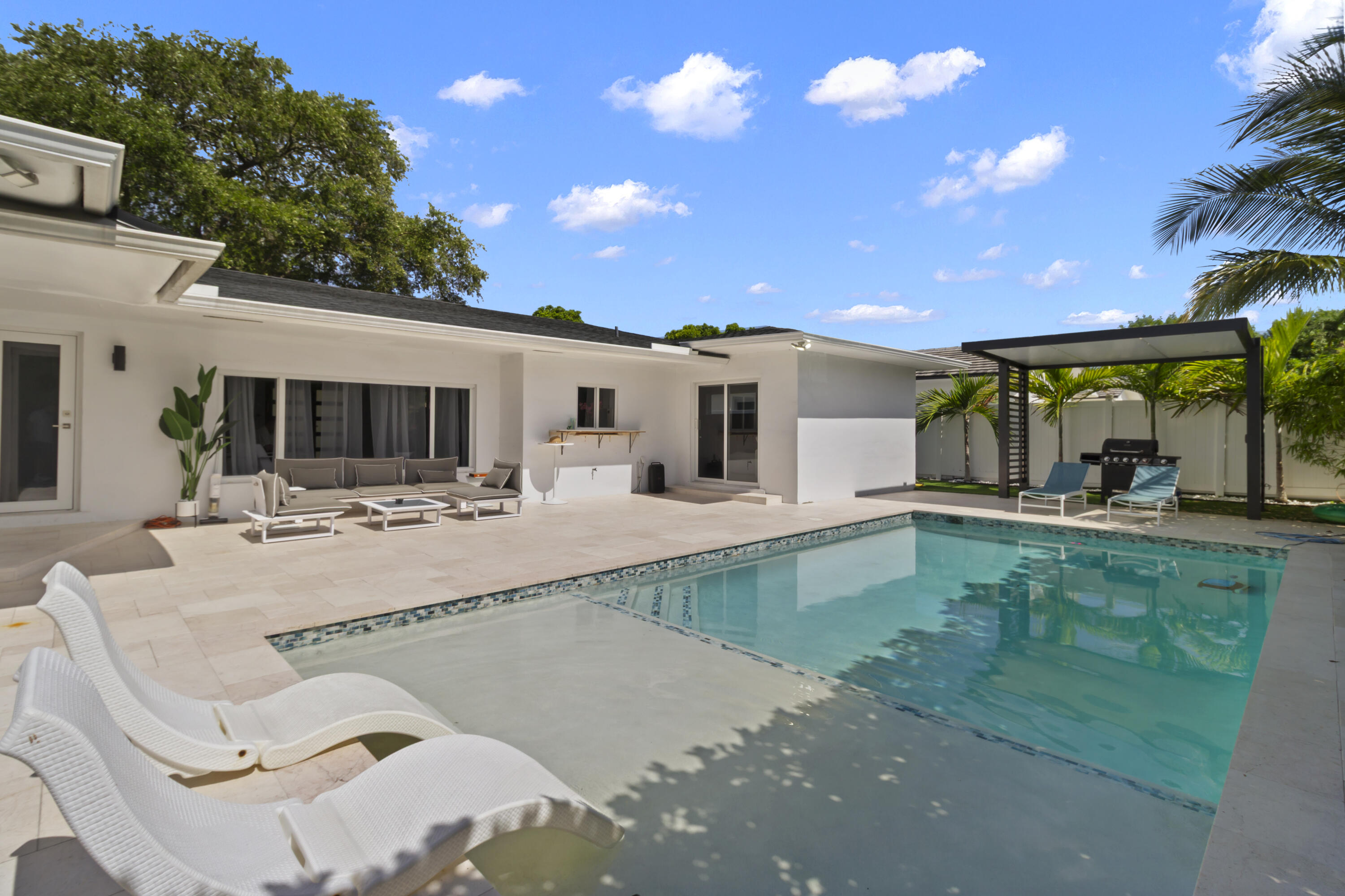 HIGHLAND GARDENS 3RD ADDN - Residential Lease