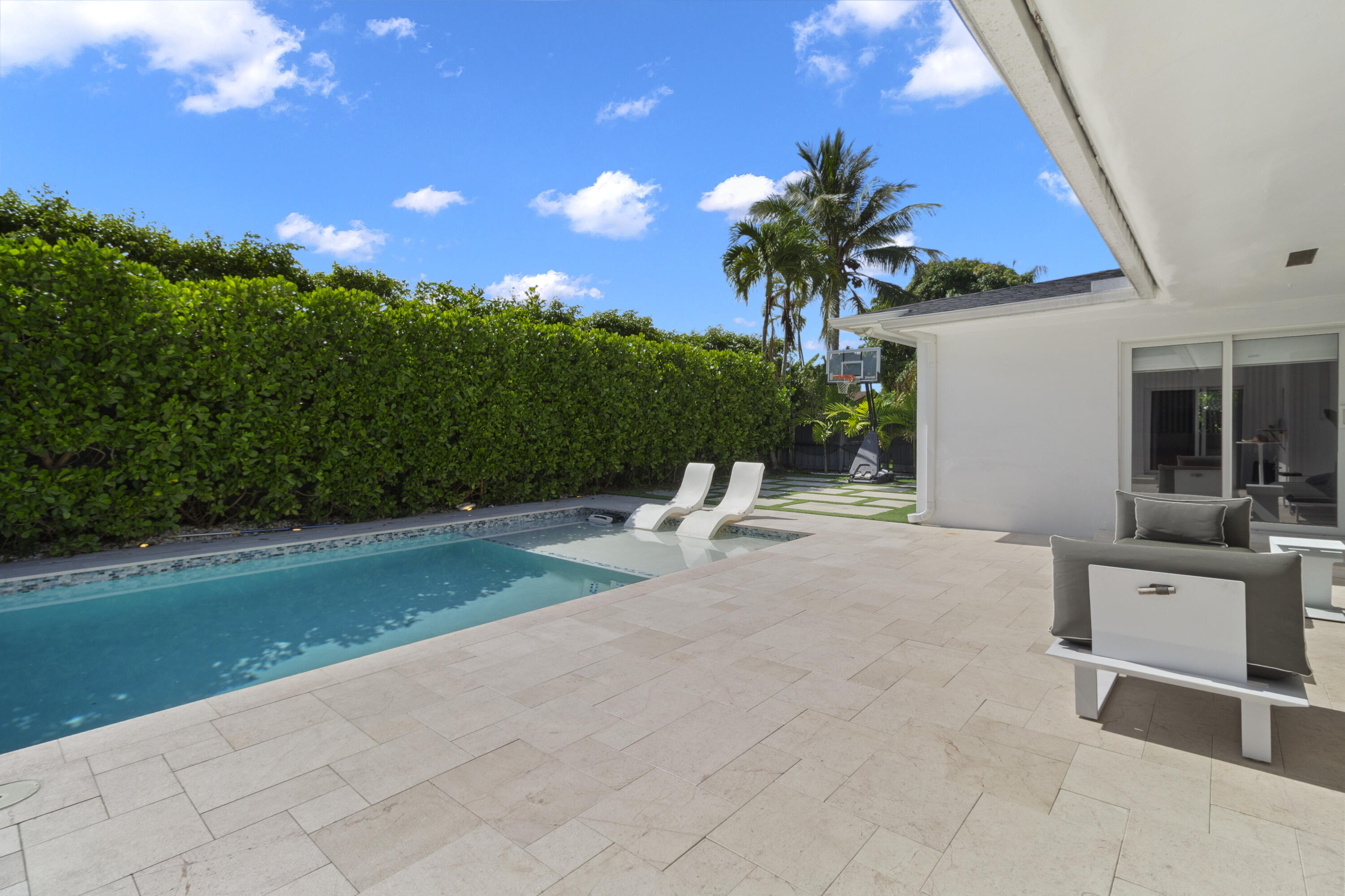 HIGHLAND GARDENS 3RD ADDN - Residential Lease