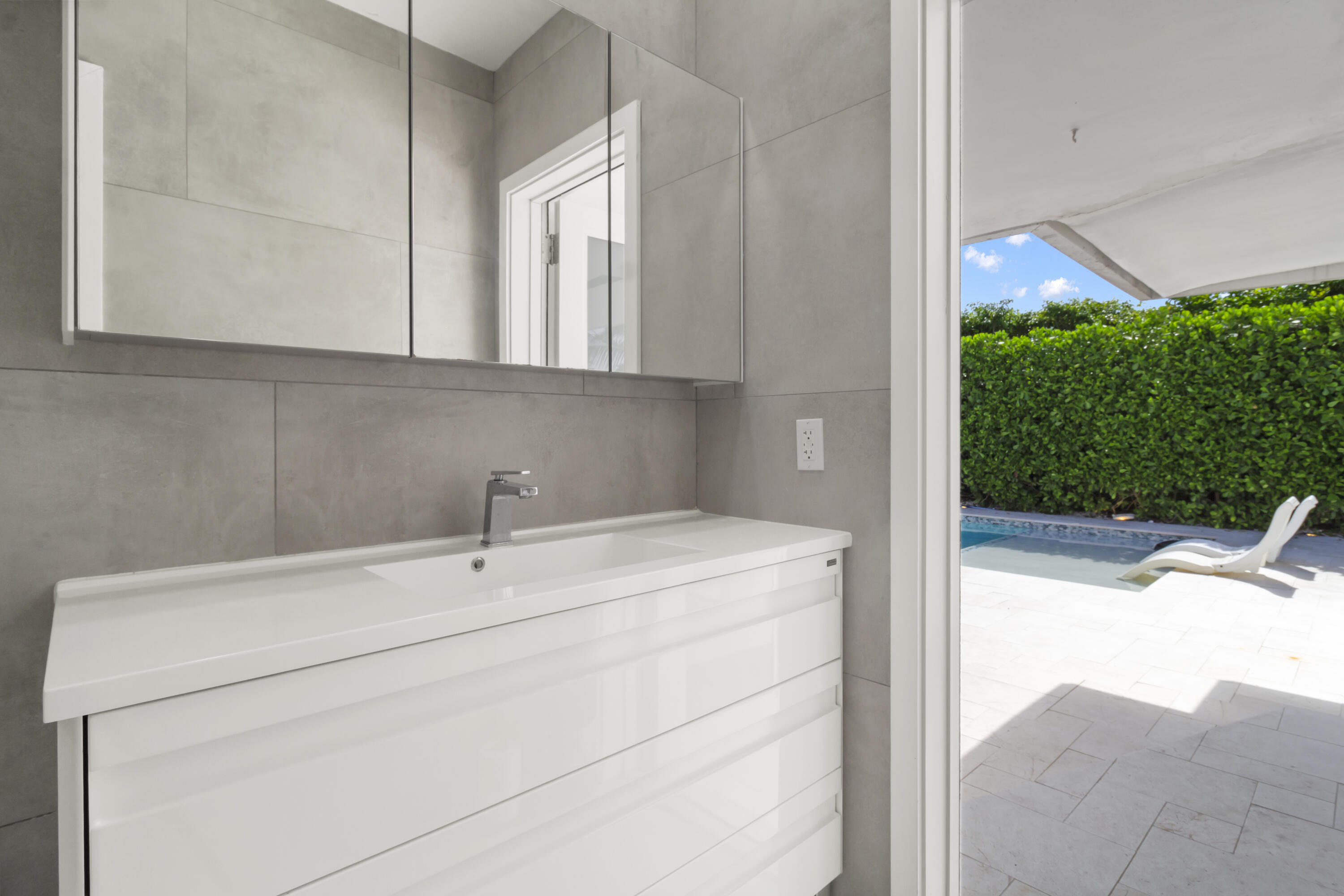 HIGHLAND GARDENS 3RD ADDN - Residential Lease