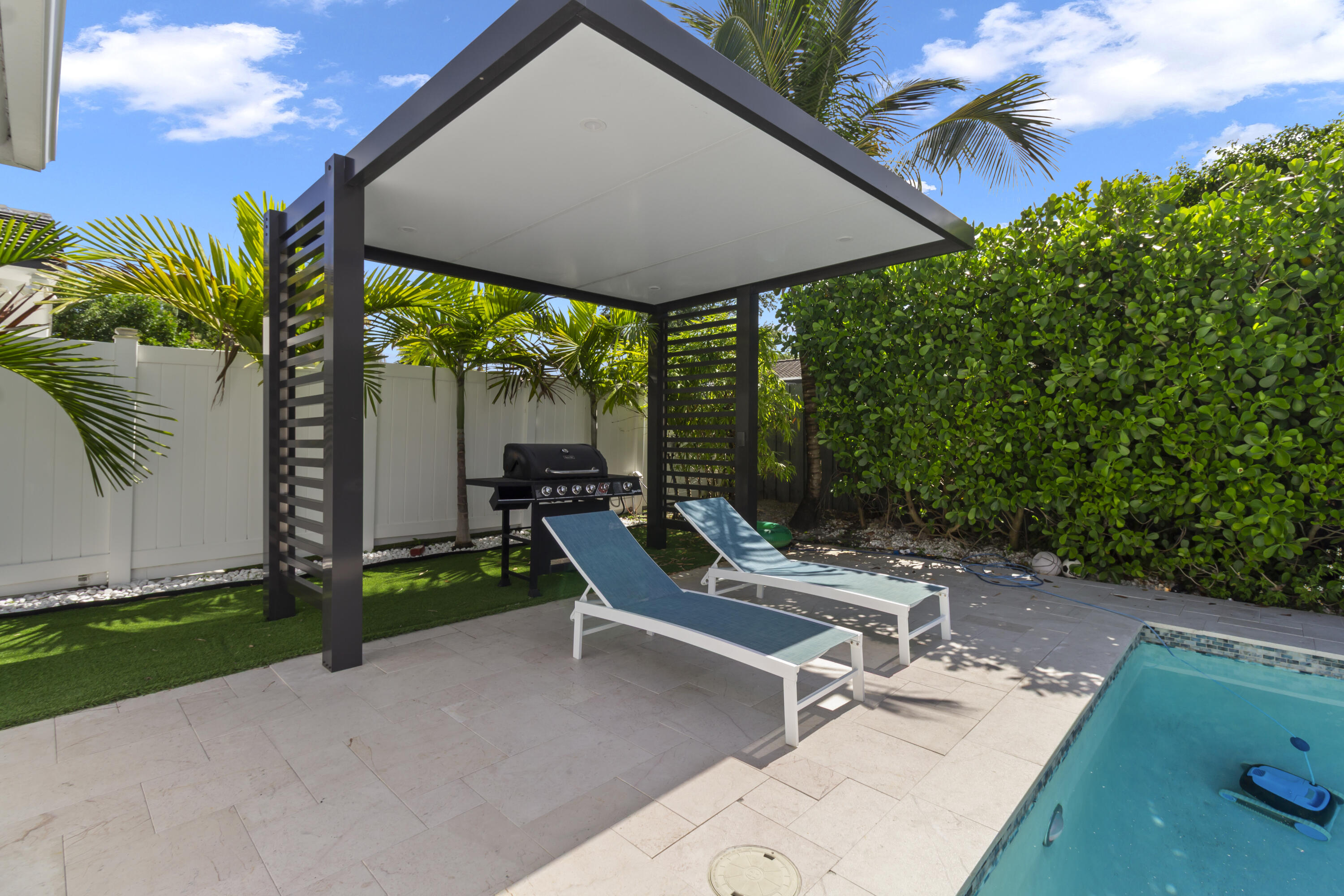 HIGHLAND GARDENS 3RD ADDN - Residential Lease