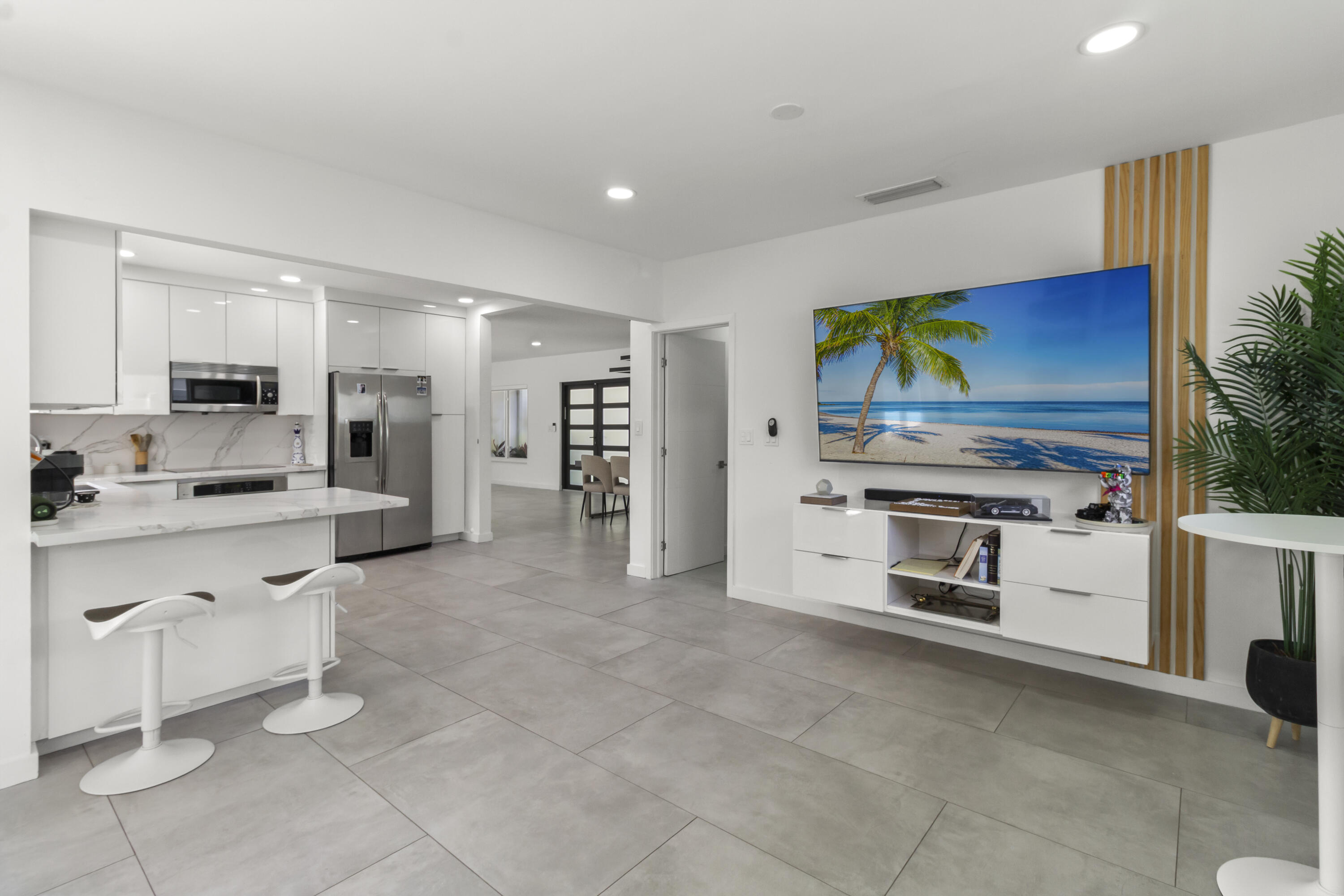 HIGHLAND GARDENS 3RD ADDN - Residential Lease