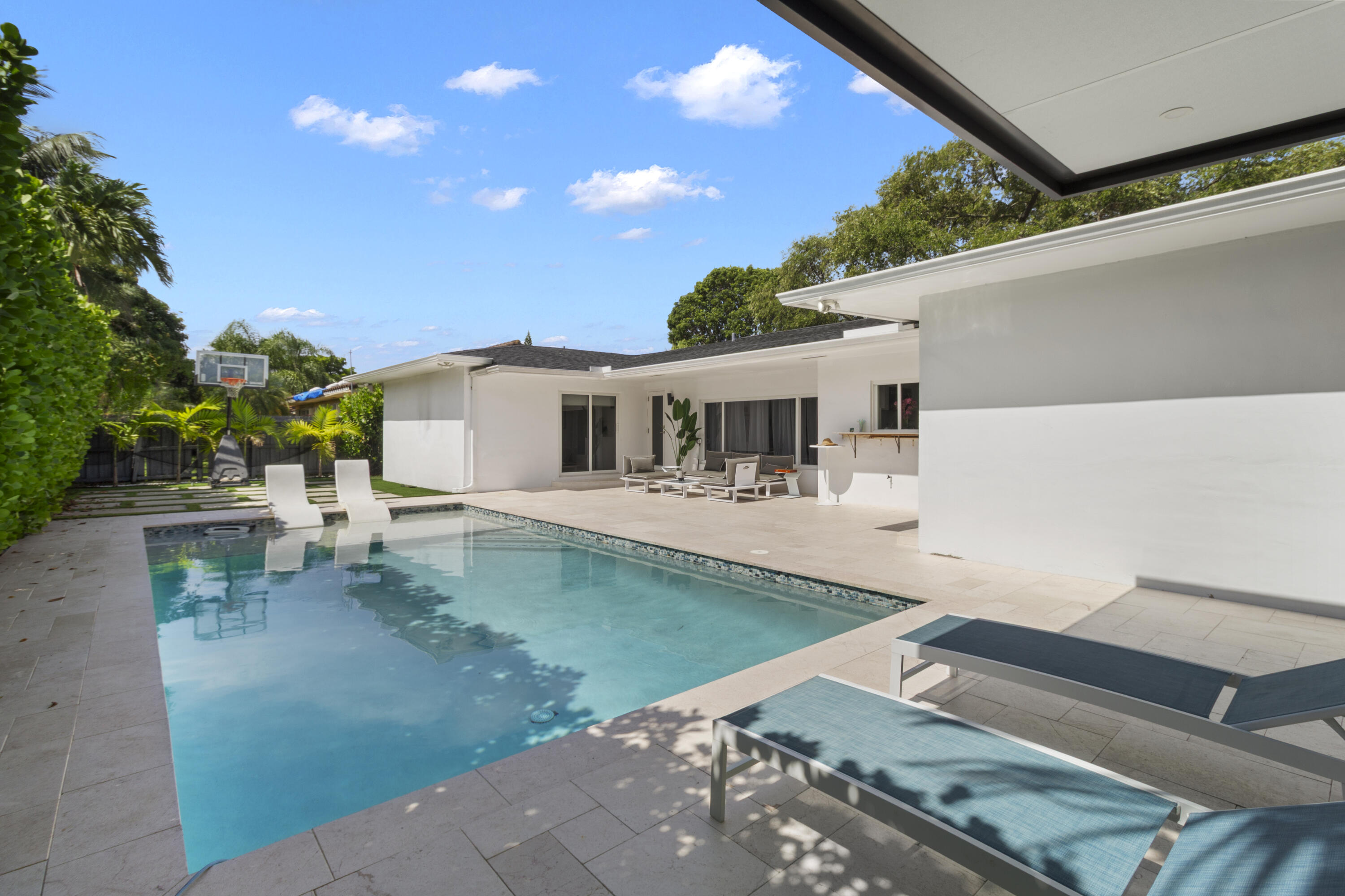 HIGHLAND GARDENS 3RD ADDN - Residential Lease