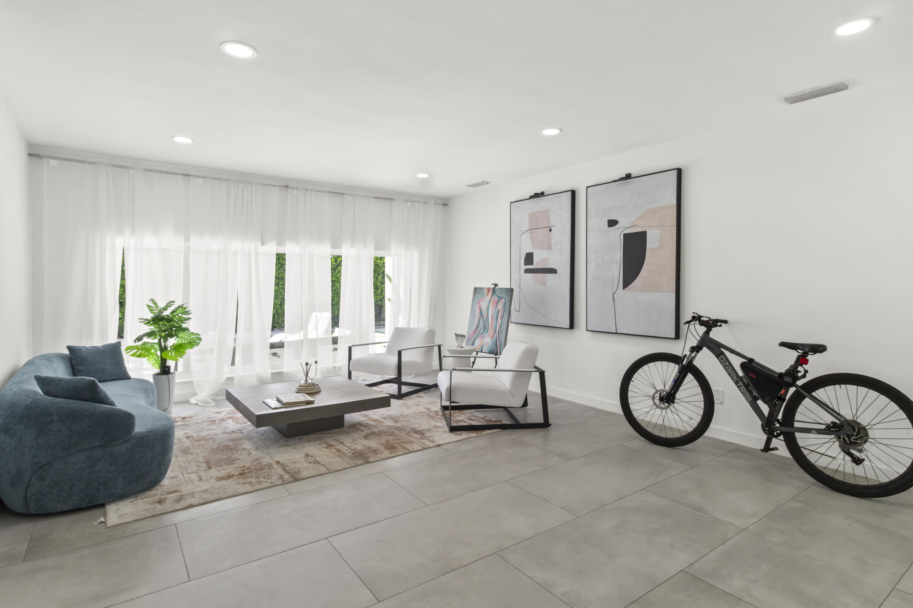 HIGHLAND GARDENS 3RD ADDN - Residential Lease