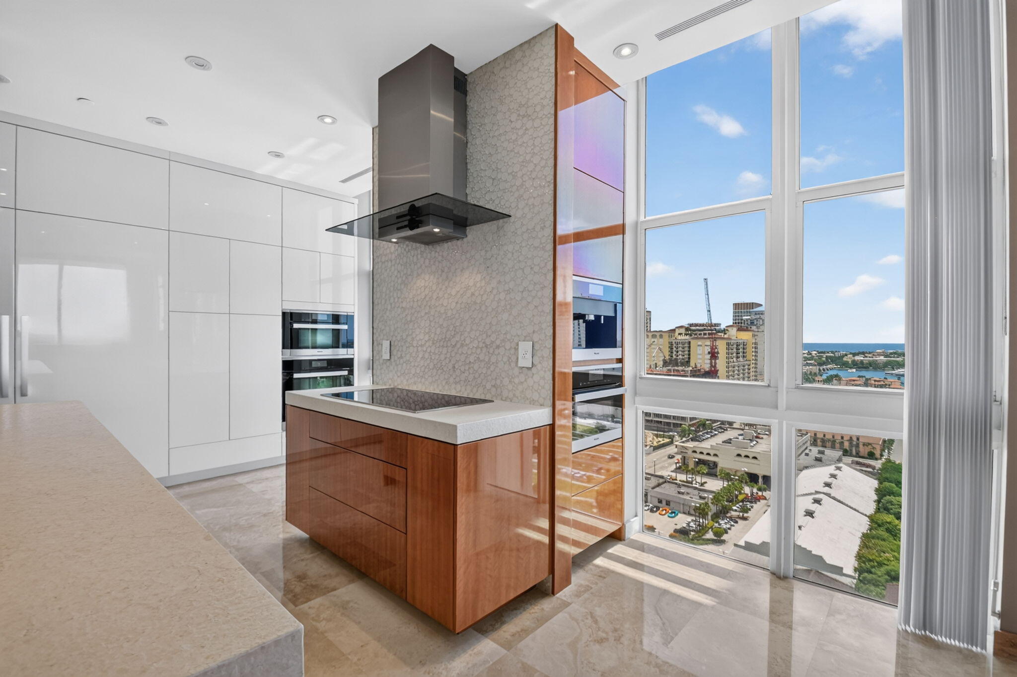 CITYPLACE SOUTH TOWER CONDO - Residential