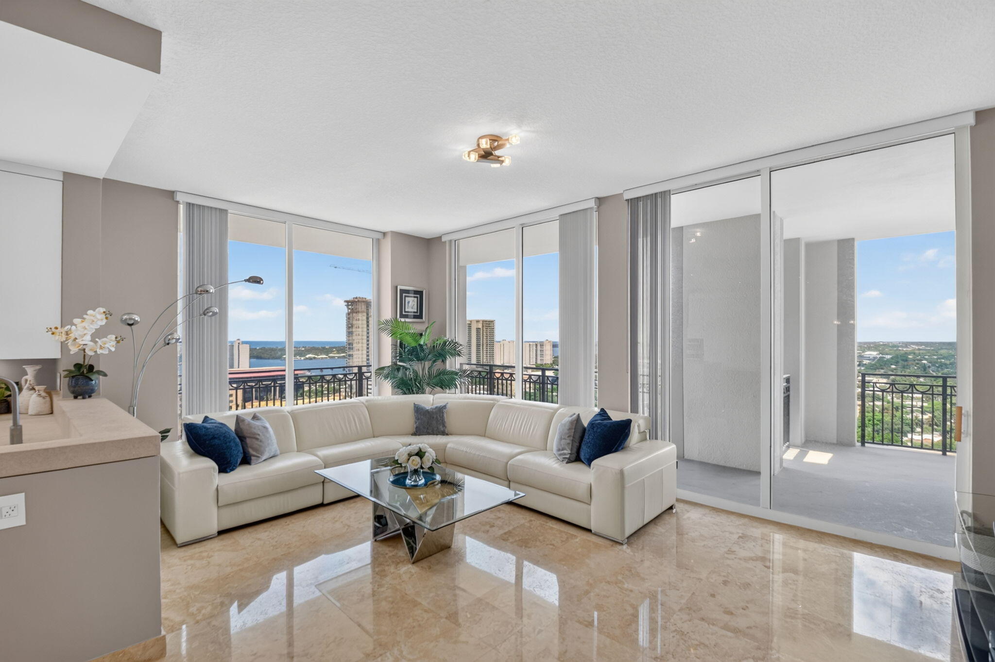 CITYPLACE SOUTH TOWER CONDO - Residential