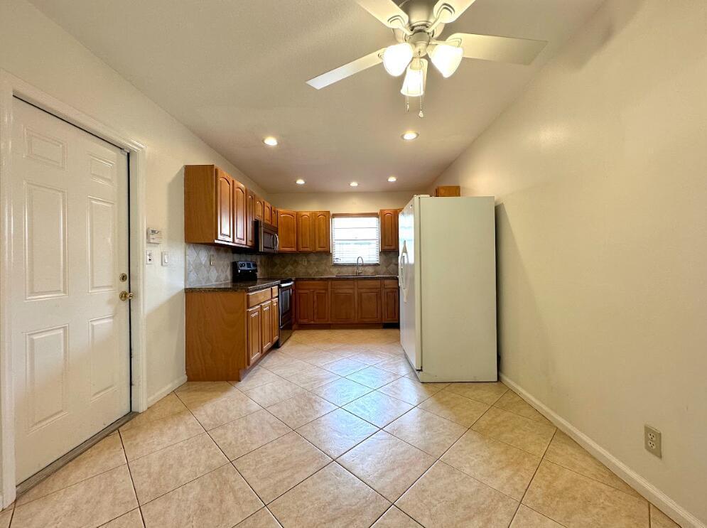 SOUTH SHORE 1 OF WELLINGTON - Residential Lease