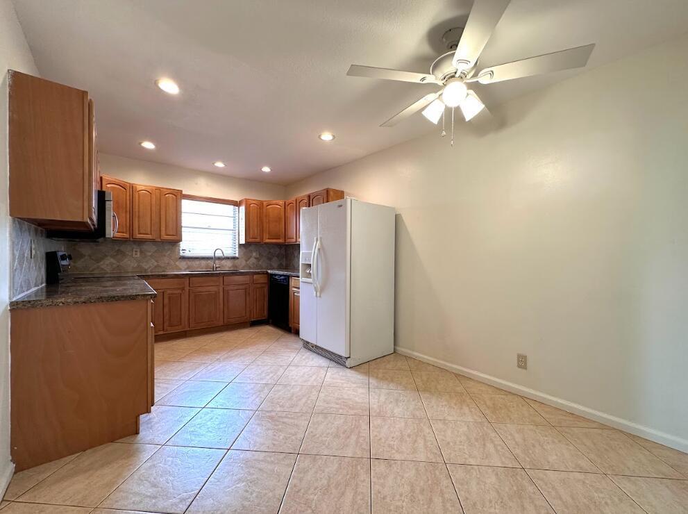 SOUTH SHORE 1 OF WELLINGTON - Residential Lease