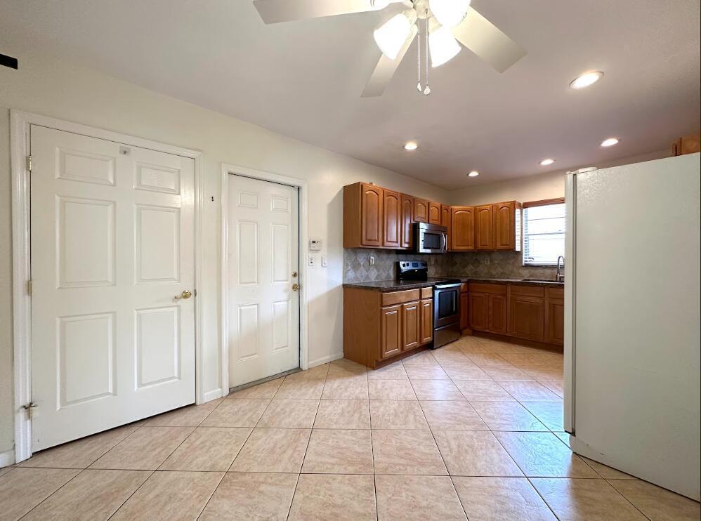 SOUTH SHORE 1 OF WELLINGTON - Residential Lease