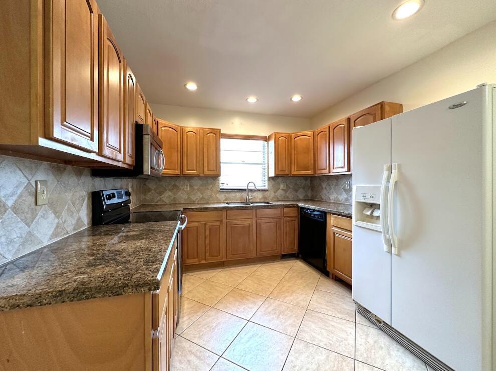 SOUTH SHORE 1 OF WELLINGTON - Residential Lease