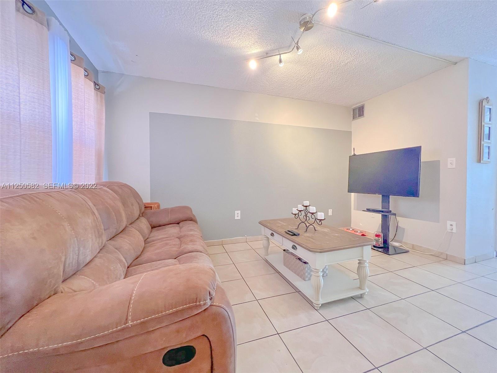 PALMAS TOWNHOUSES CONDO - Residential Lease
