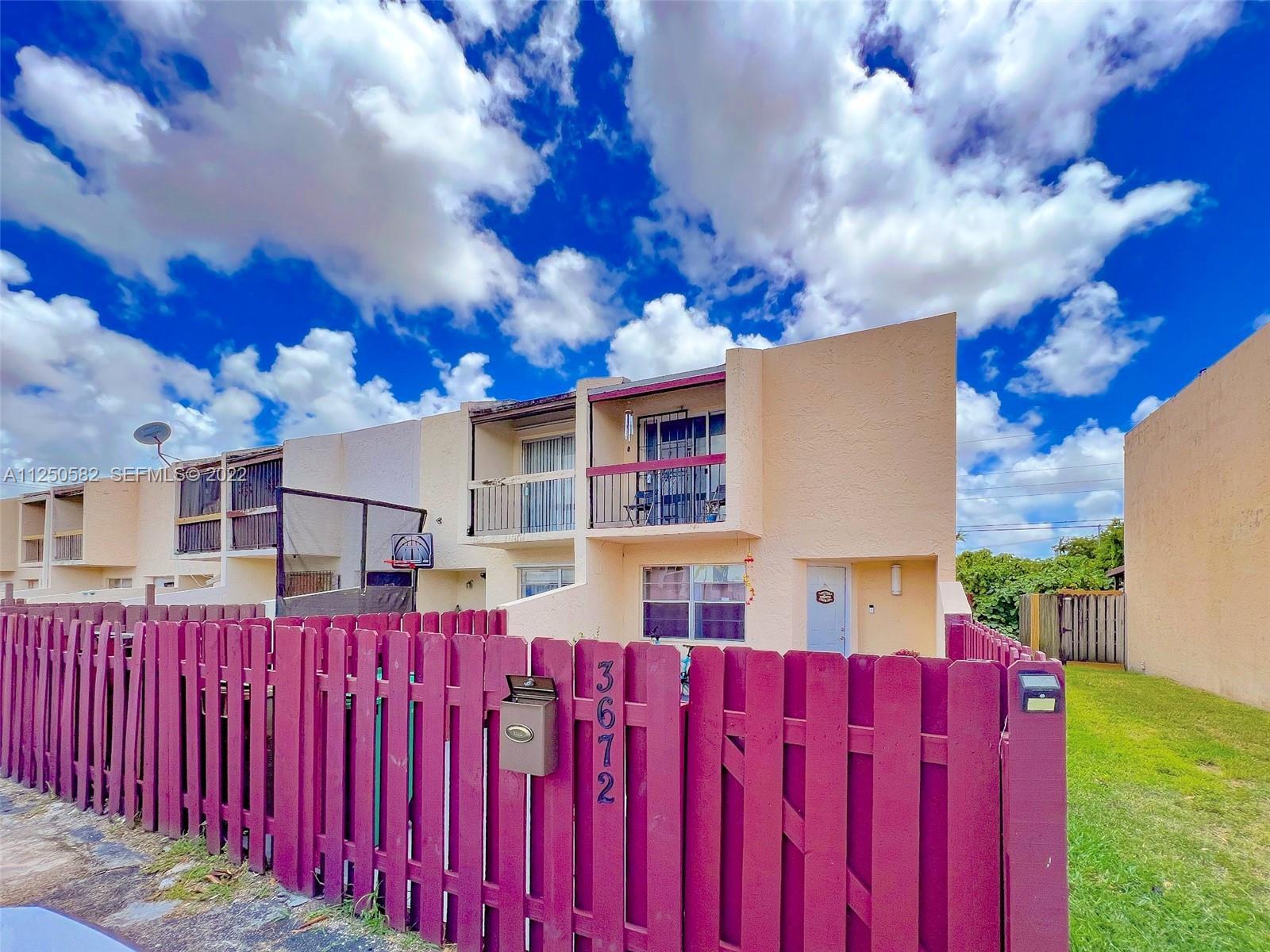 PALMAS TOWNHOUSES CONDO - Residential Lease