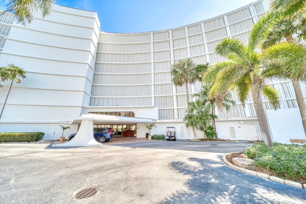 MAYFAIR HOUSE CONDO - Residential