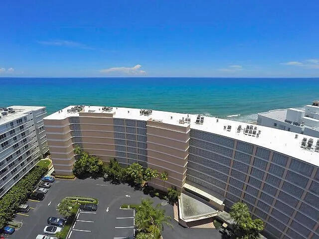 MAYFAIR HOUSE CONDO - Residential