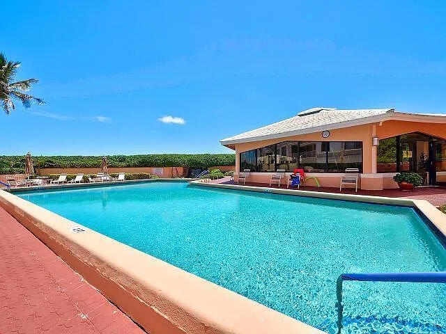 MAYFAIR HOUSE CONDO - Residential