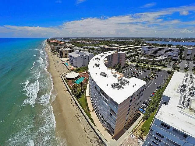 MAYFAIR HOUSE CONDO - Residential