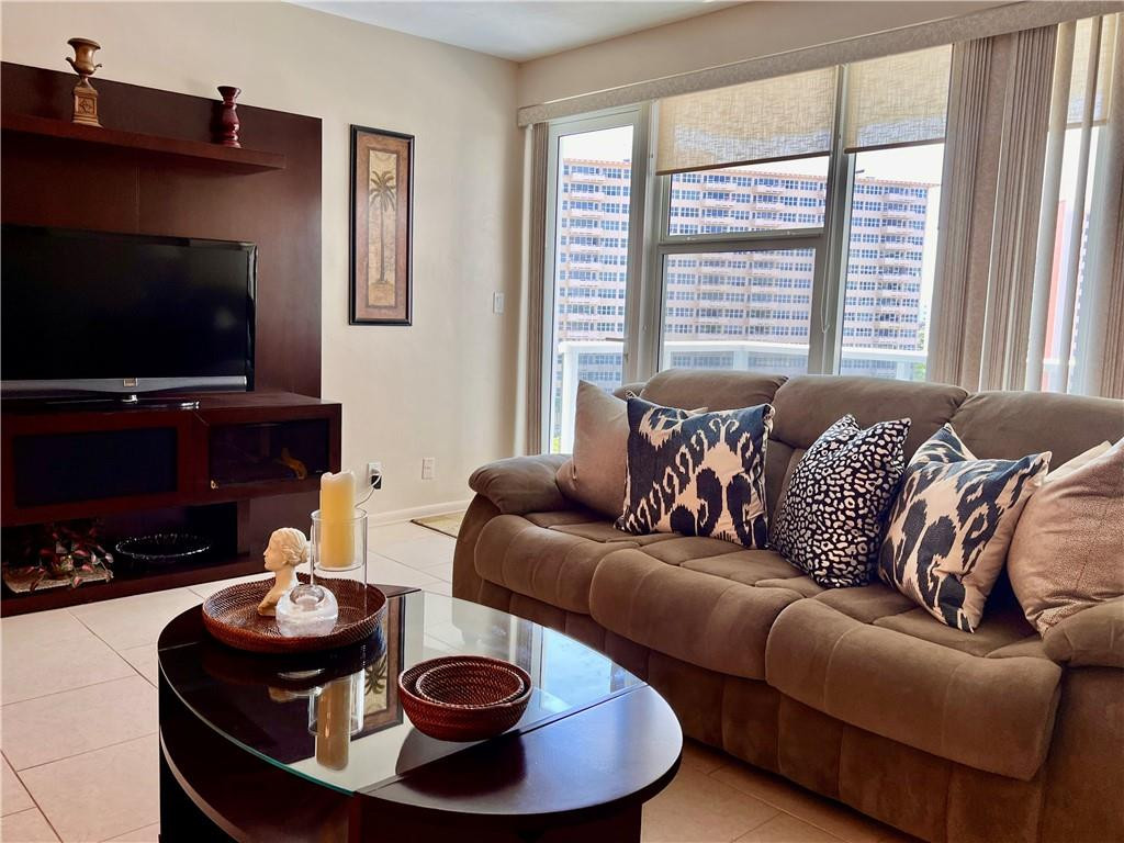 CORAL RIDGE TOWERS EAST - Residential