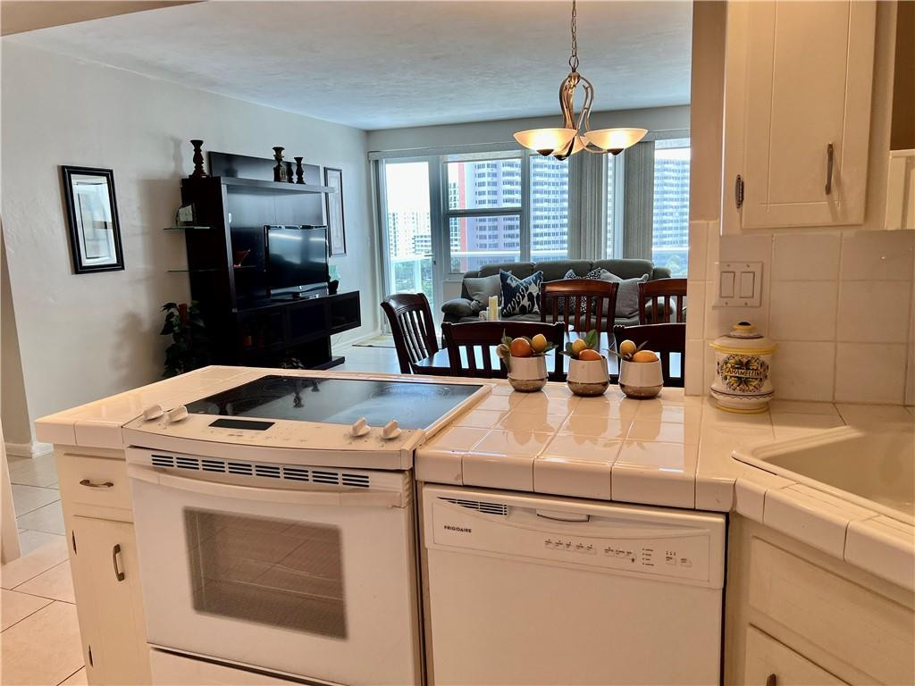 CORAL RIDGE TOWERS EAST - Residential