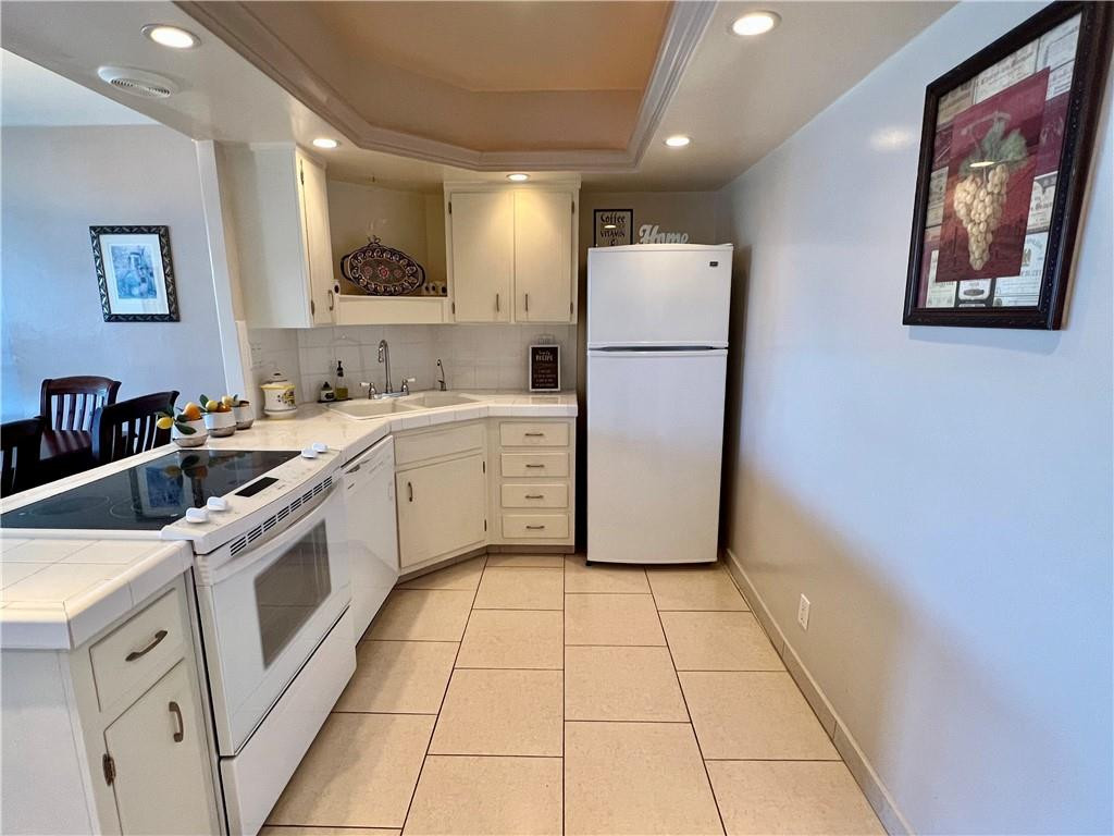 CORAL RIDGE TOWERS EAST - Residential