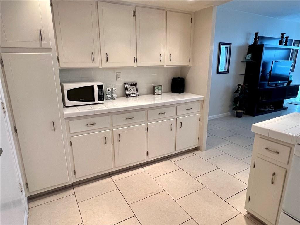 CORAL RIDGE TOWERS EAST - Residential